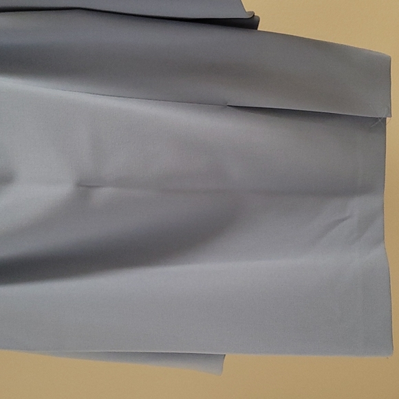 TAHARI  SUITS. - Picture 9 of 12